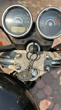 Black Royal Enfield Thunderbird 350