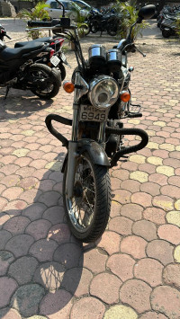 Black Royal Enfield Thunderbird 350