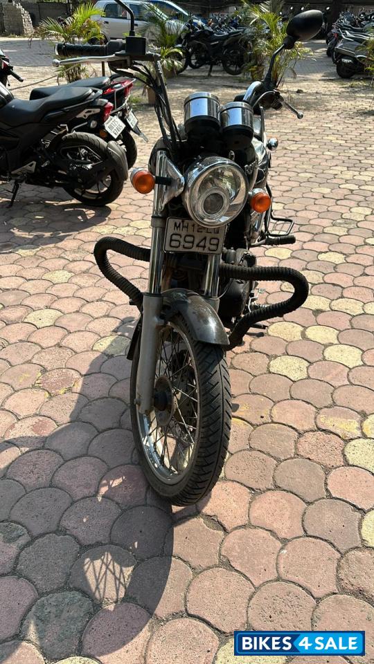 Black Royal Enfield Thunderbird 350