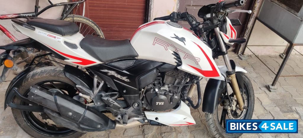 TVS Apache RTR 200 4V