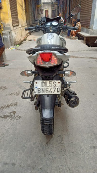 White TVS Apache RTR 180