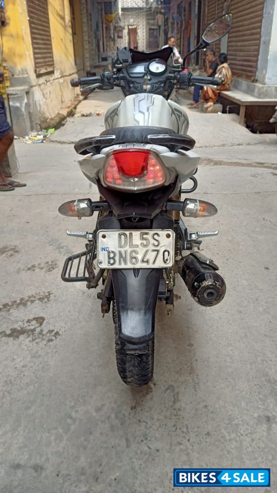 White TVS Apache RTR 180