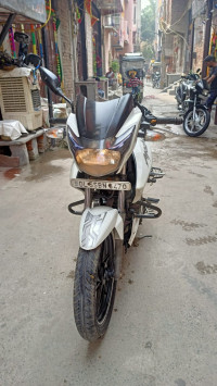 White TVS Apache RTR 180