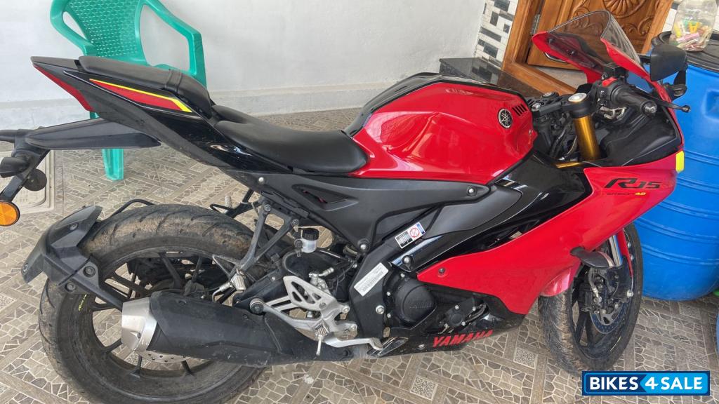 Yamaha R15 V4