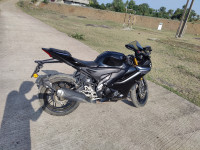 Black Yamaha R15 V4