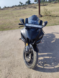 Black Yamaha R15 V4