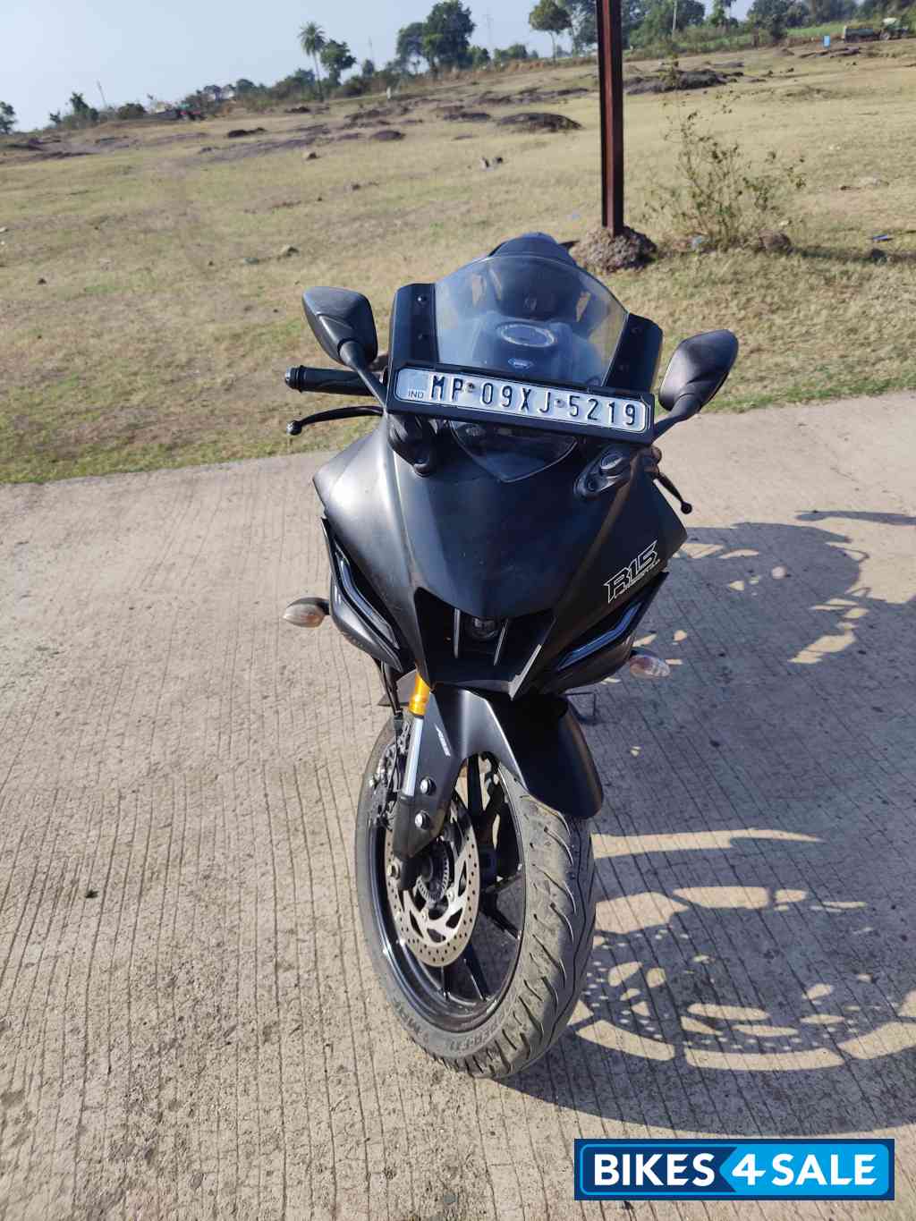 Black Yamaha R15 V4
