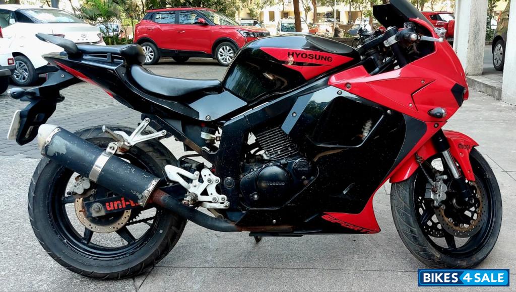 Red/black Hyosung GT250R
