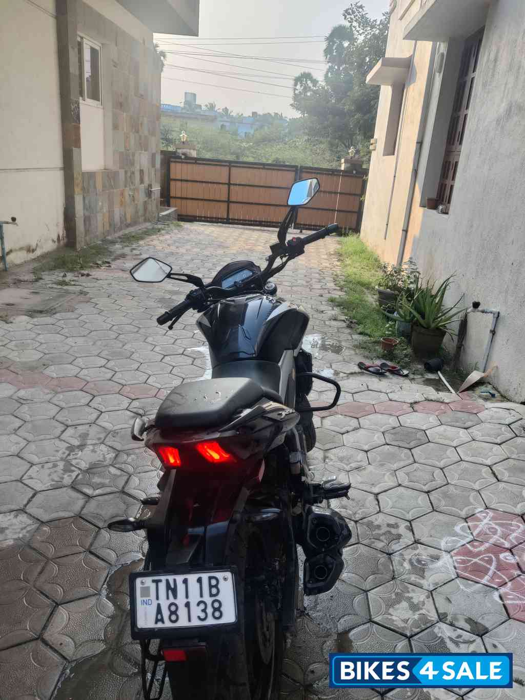 Bajaj Dominar 250 2022
