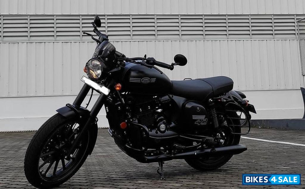 Jawa 42 Dual Channel ABS AllStar Black