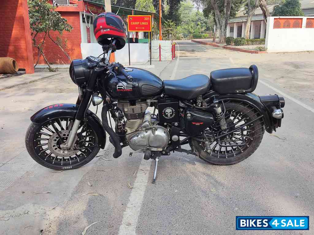 Black Royal Enfield Classic 350