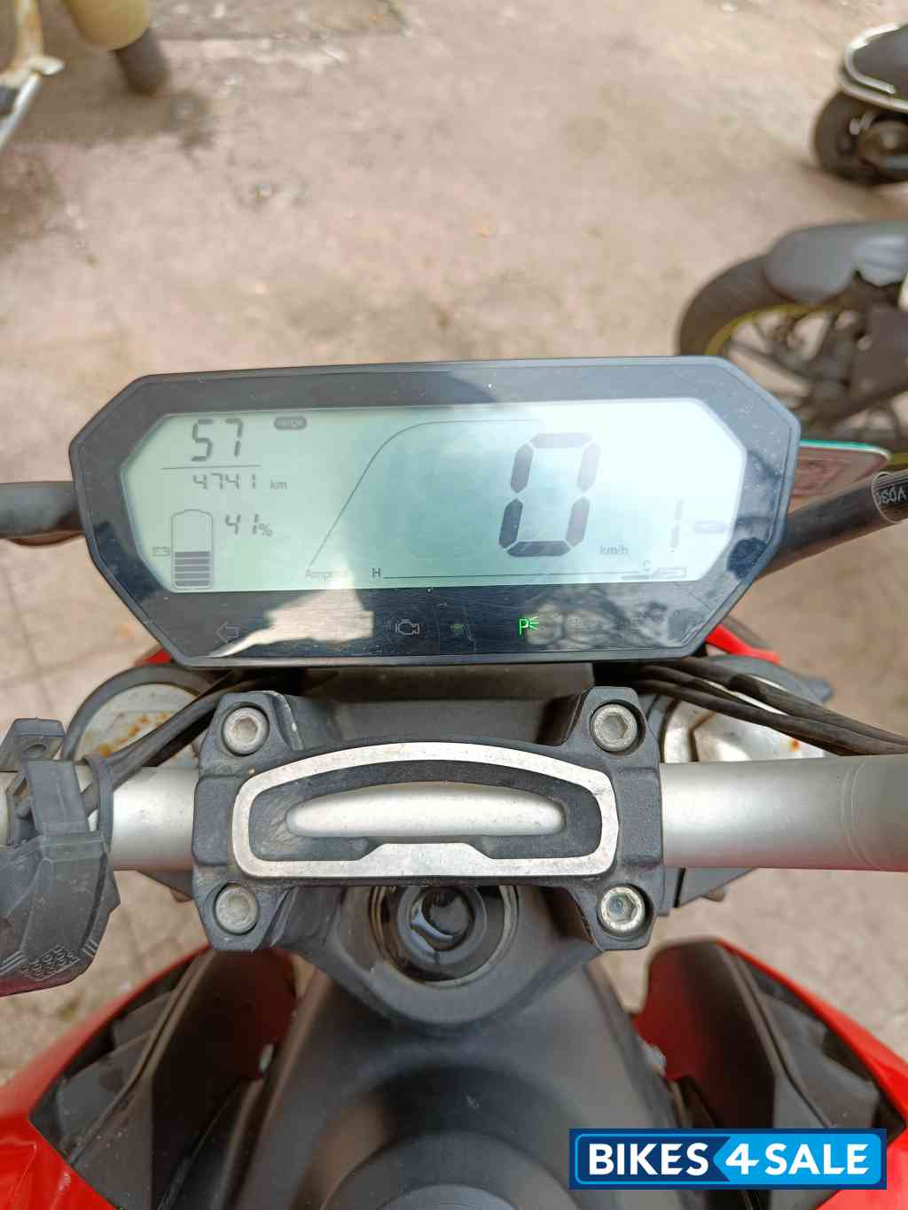 Revolt RV 400 Revolt RV 400