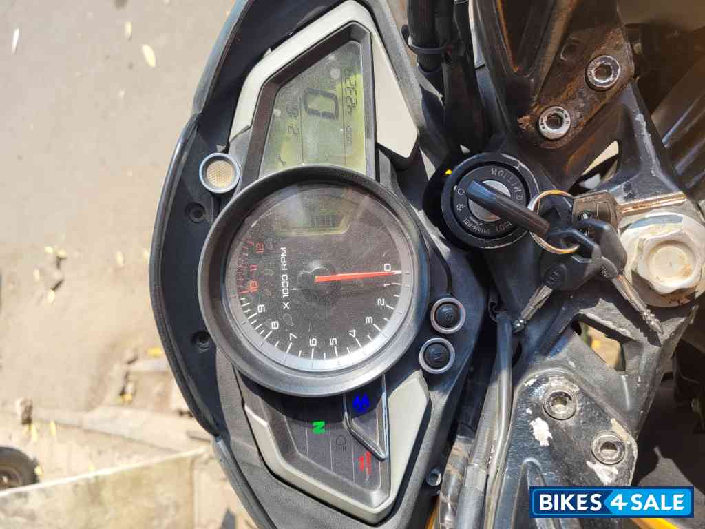 Yellow Bajaj Pulsar 200 NS