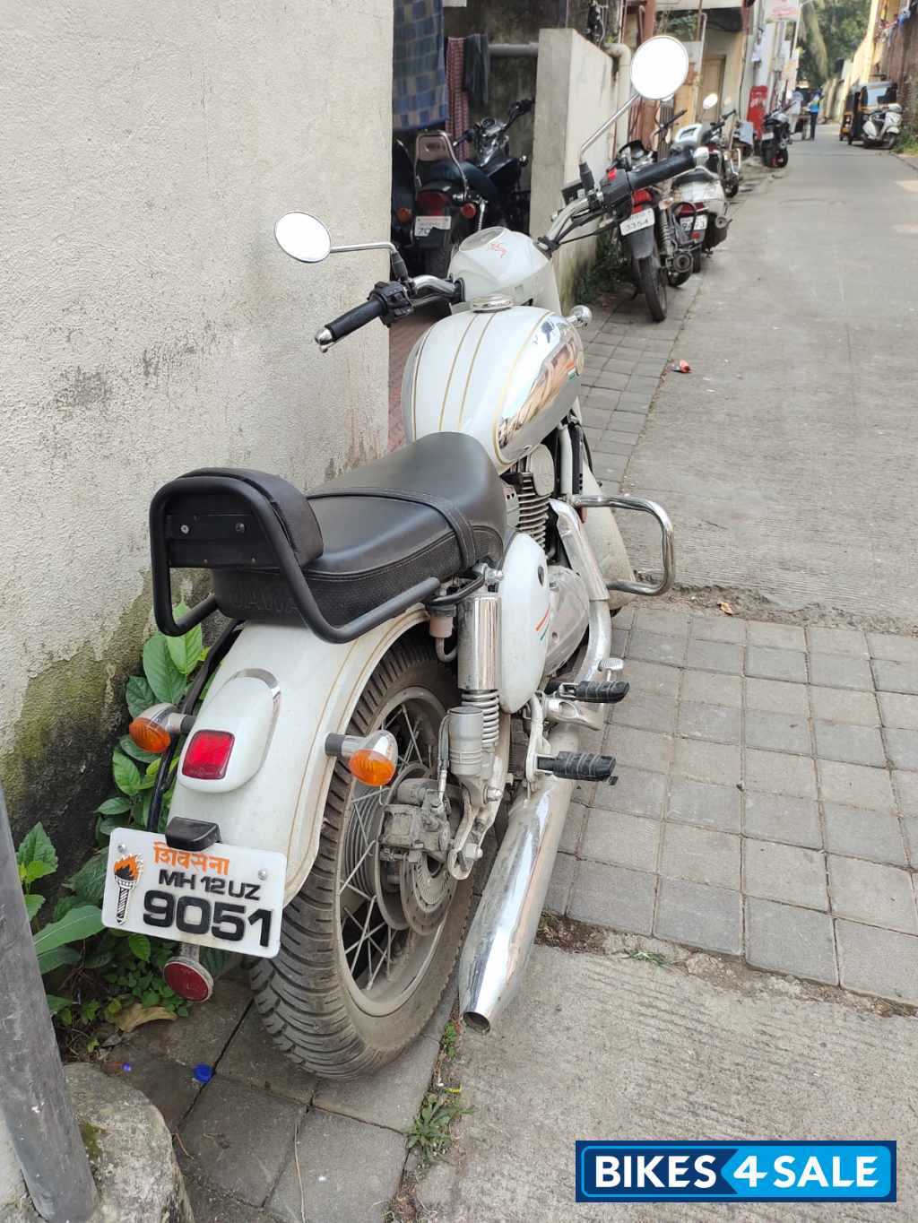 Ideal Jawa Yezdi Classic