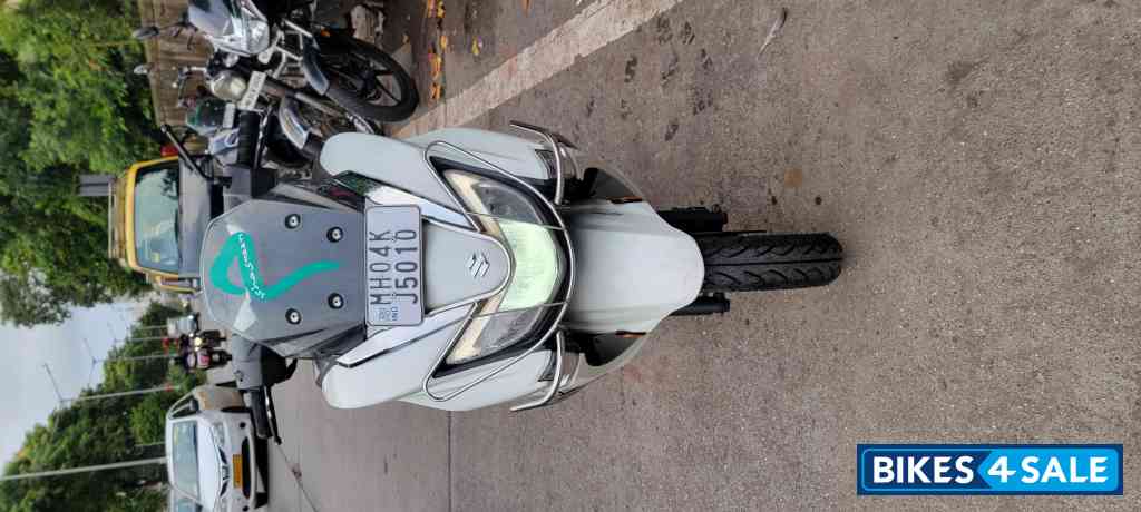 Pearl White Suzuki Burgman Street