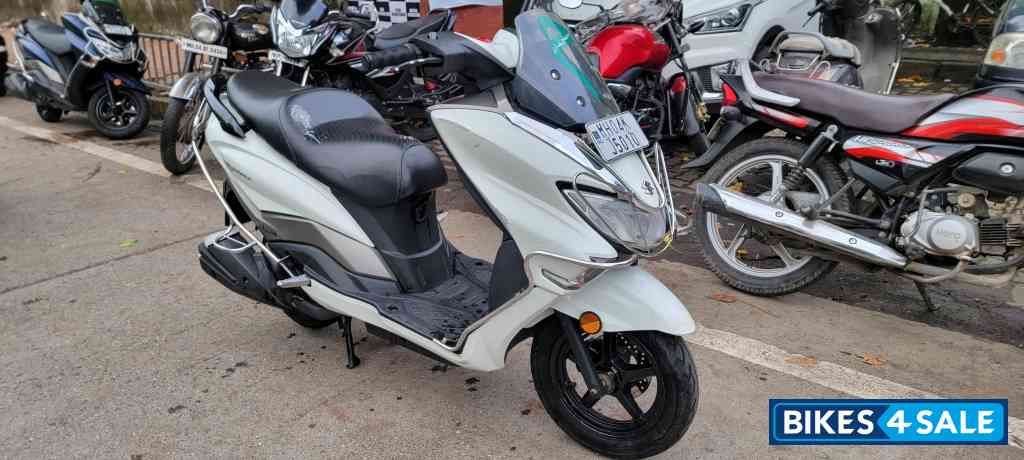 Pearl White Suzuki Burgman Street