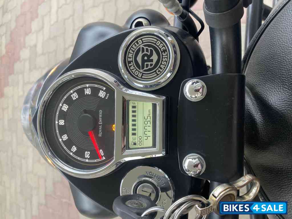 Royal Enfield Classic Stealth Black