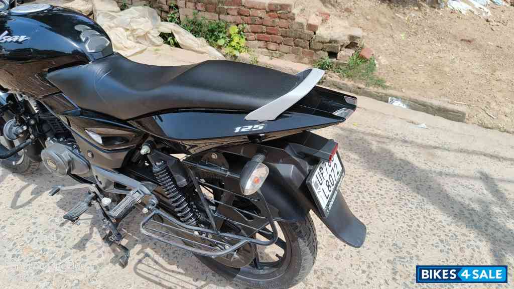 Grey Black Bajaj Pulsar 125 Neon BS6