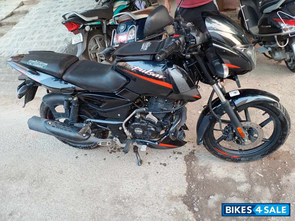 Bajaj Pulsar 125 Split Seat