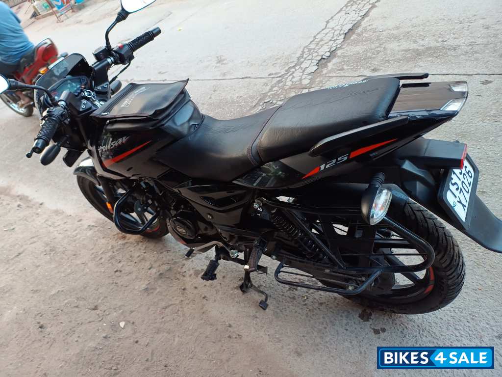 Bajaj Pulsar 125 Split Seat