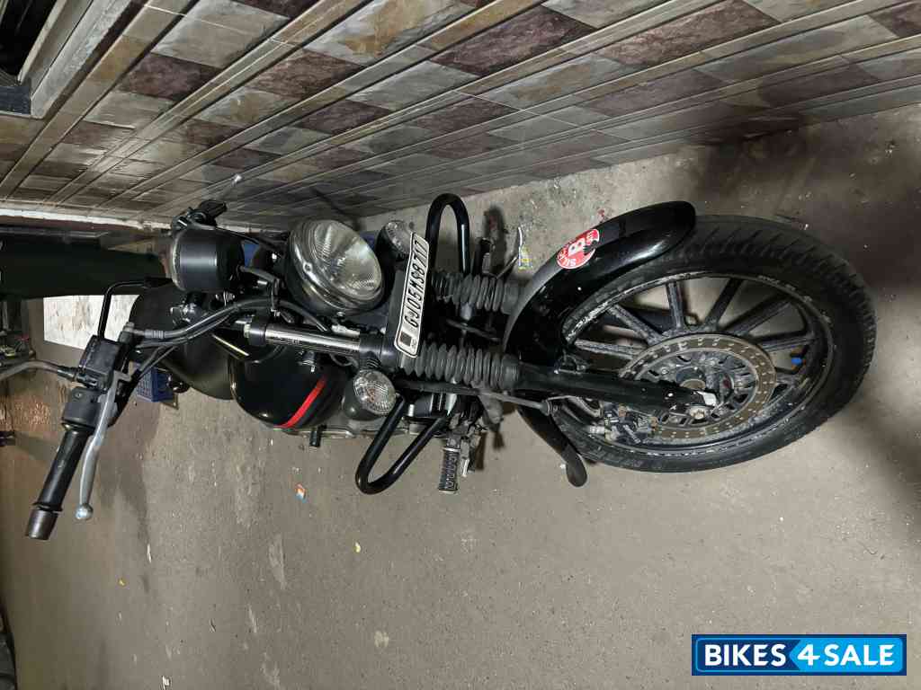 Black Bajaj Avenger Street 220