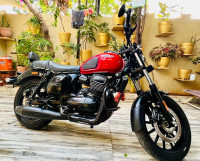 Yezdi Roadster Dark 2022 Model