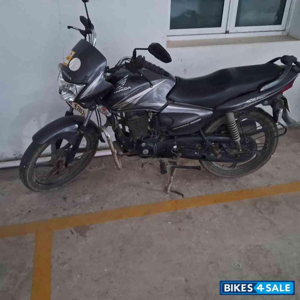 Grey Honda Shine 125 Disc