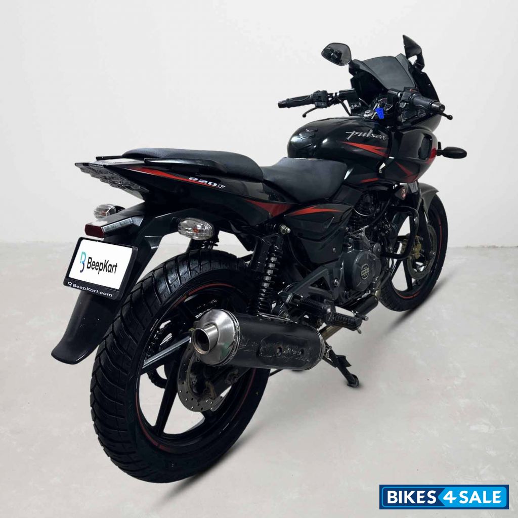 Bajaj Pulsar 220F