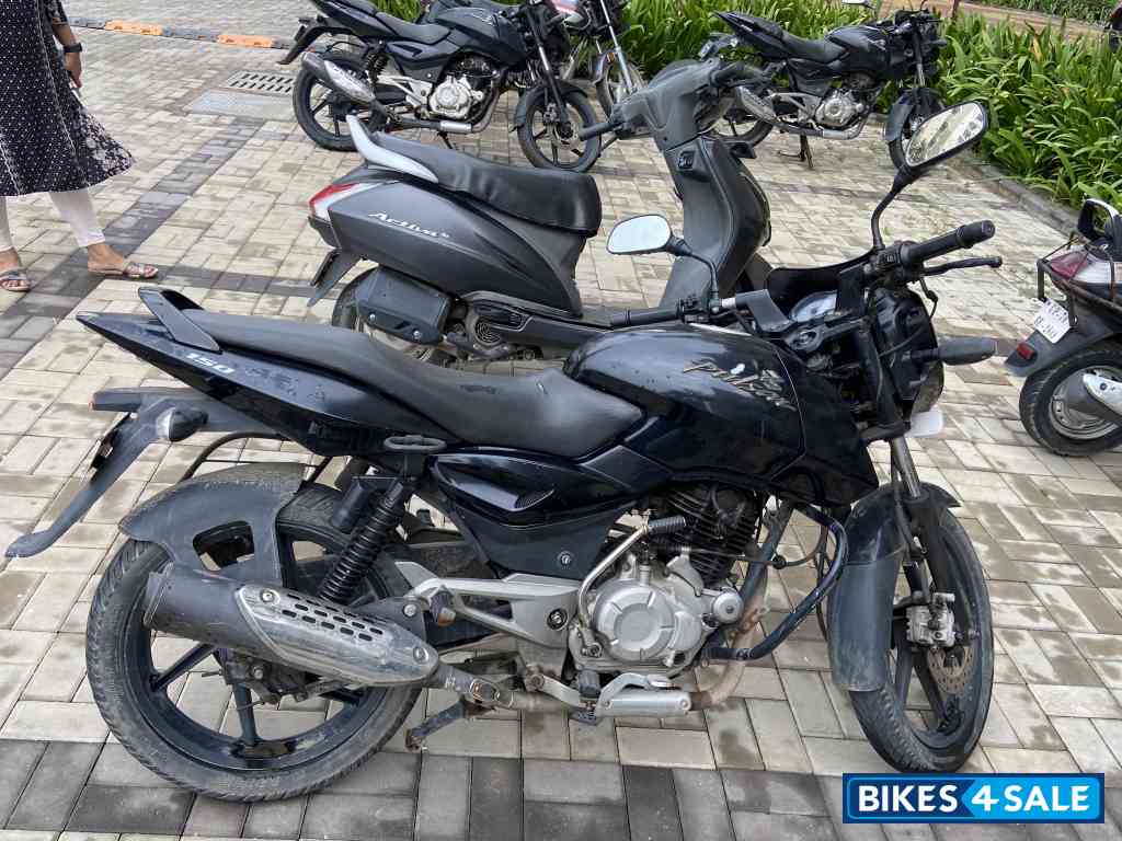 Black Bajaj Pulsar 150 DTSi