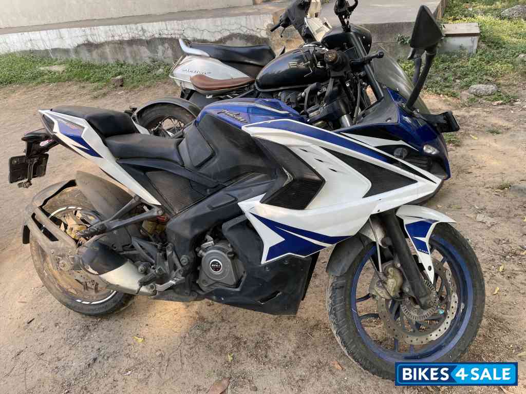 Bajaj Pulsar RS 200
