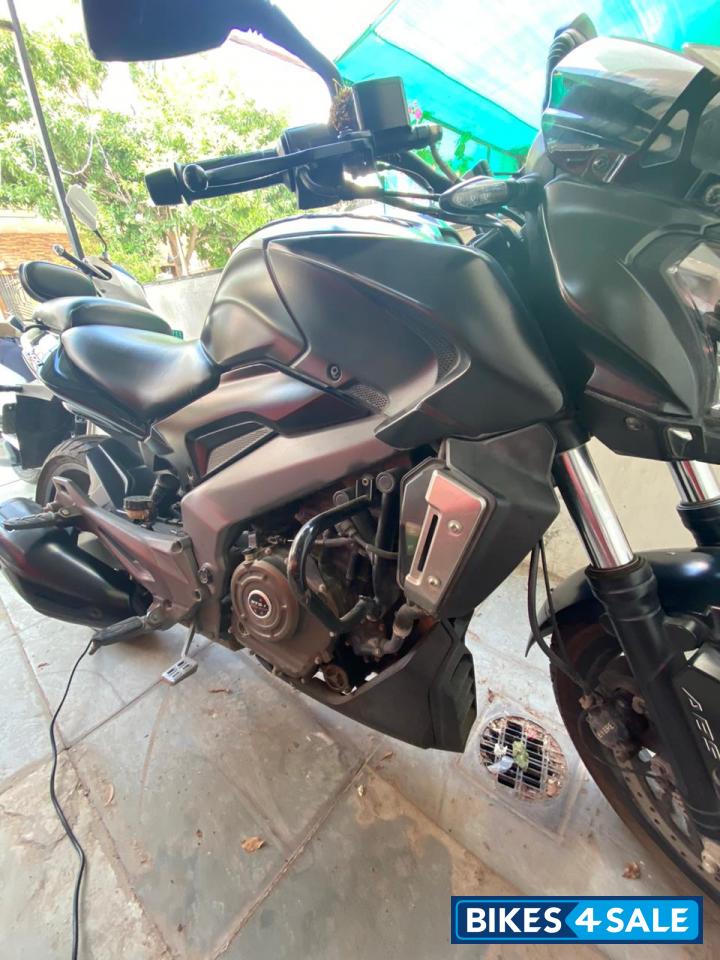 Black Bajaj Dominar 400