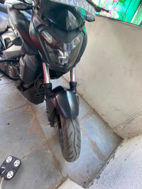 Black Bajaj Dominar 400