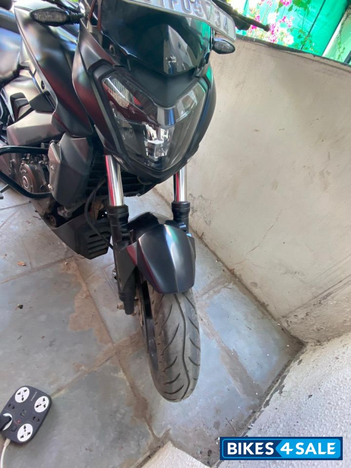 Black Bajaj Dominar 400