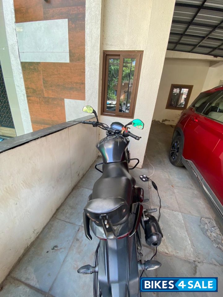 Black Bajaj Dominar 400