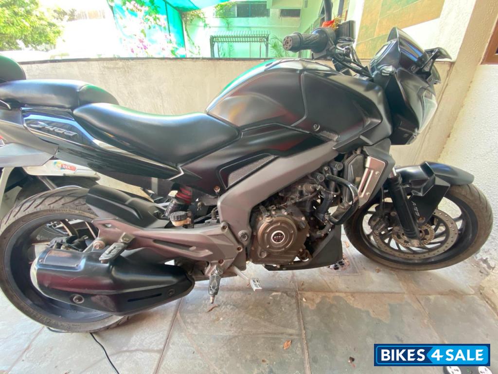 Black Bajaj Dominar 400