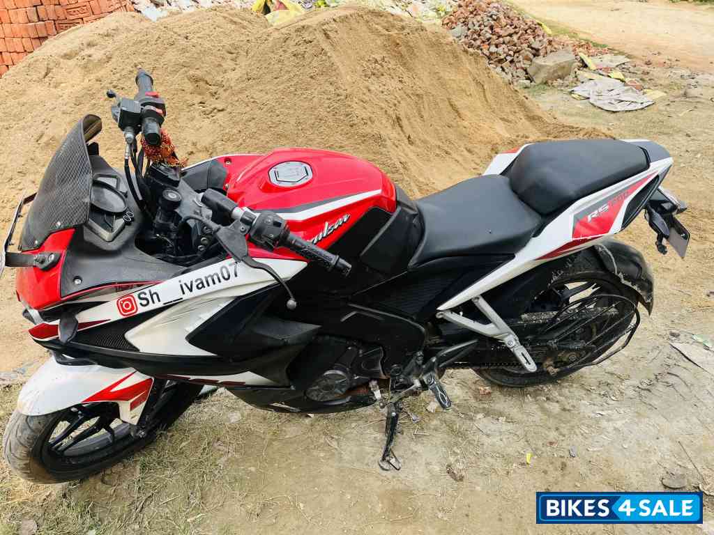 Bajaj Pulsar RS 200