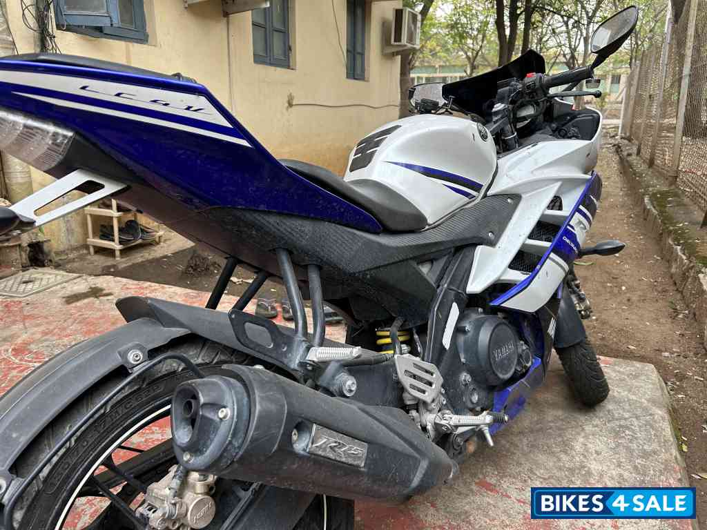 Yamaha YZF R15 V2
