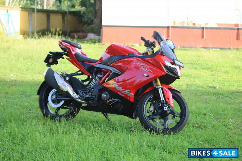 Red TVS Apache RR 310 2020