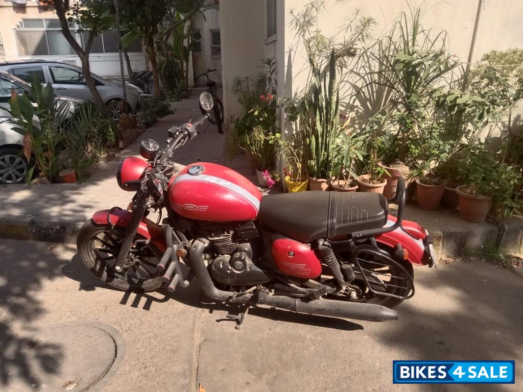 Red Jawa 42 Bobber Dual Channel ABS