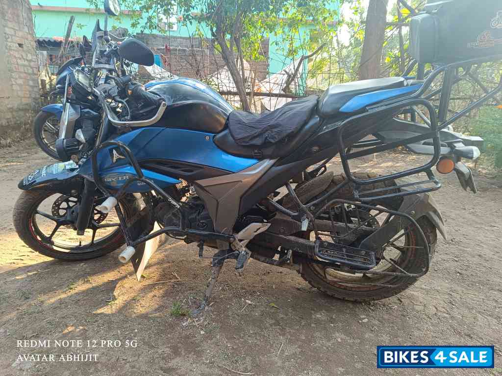 Blue Suzuki Gixxer 150