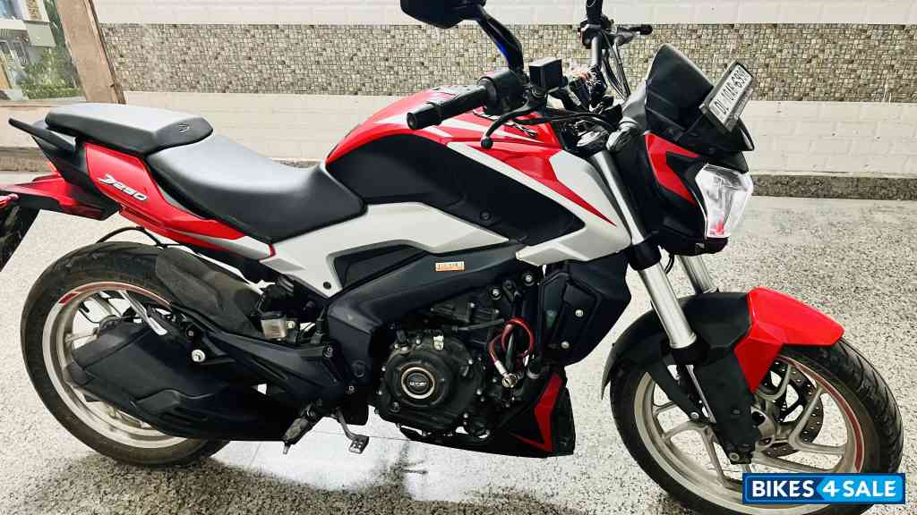 Canyon Red Bajaj Dominar 250