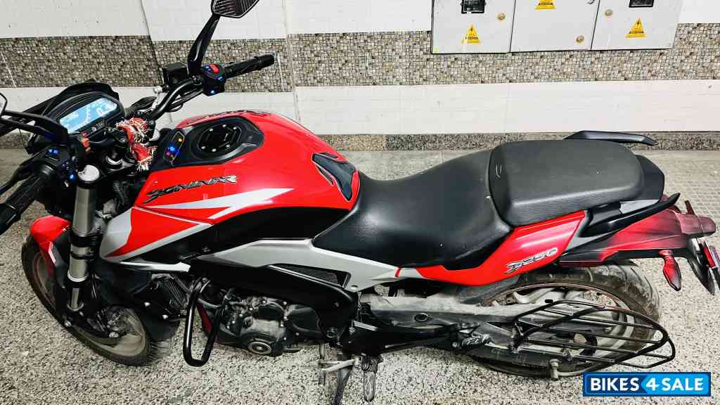 Canyon Red Bajaj Dominar 250