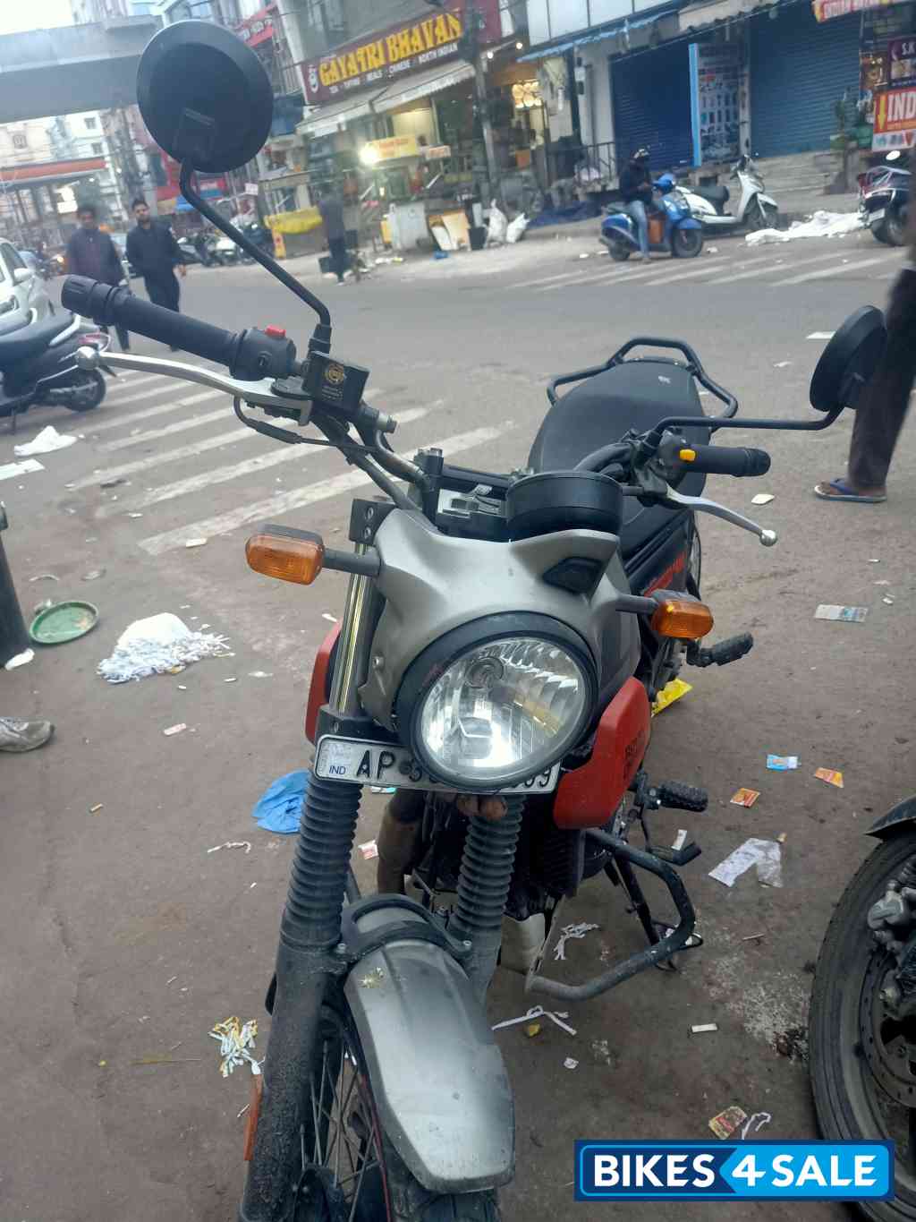 Royal Enfield Scram 411