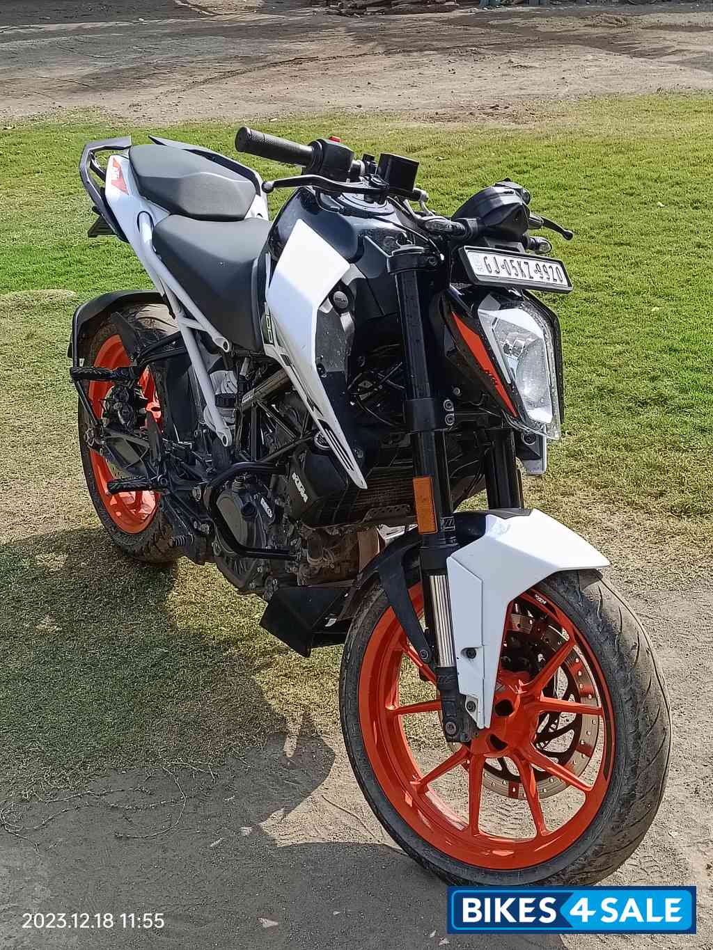 Ceramic White KTM Duke 200 2022