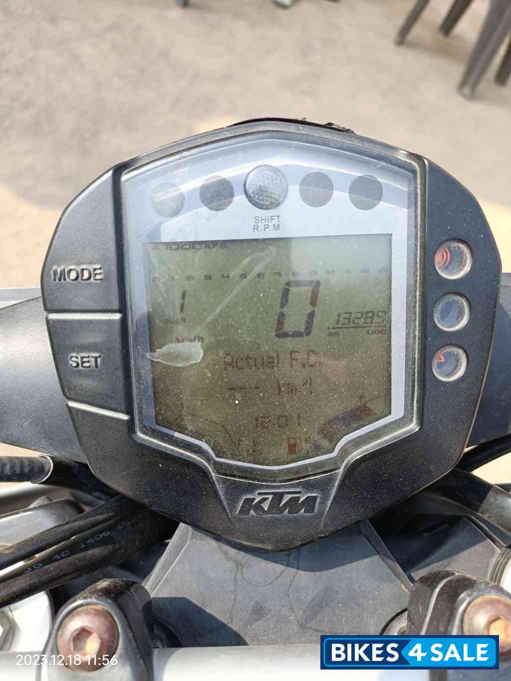 Ceramic White KTM Duke 200 2022