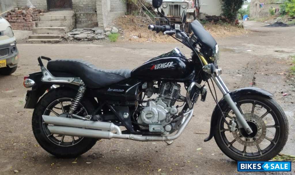 Bajaj Avenger 220 DTS-i