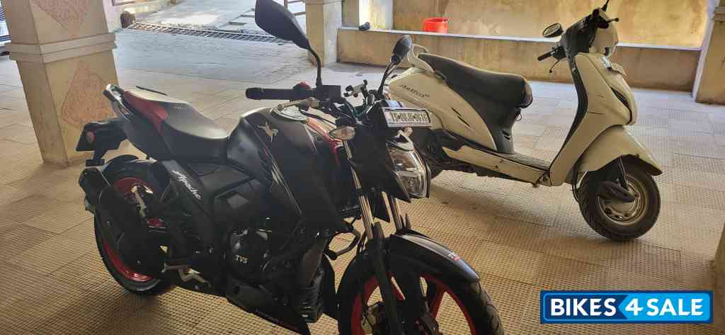 Matte Black TVS Apache RTR 160 4V Special Edition