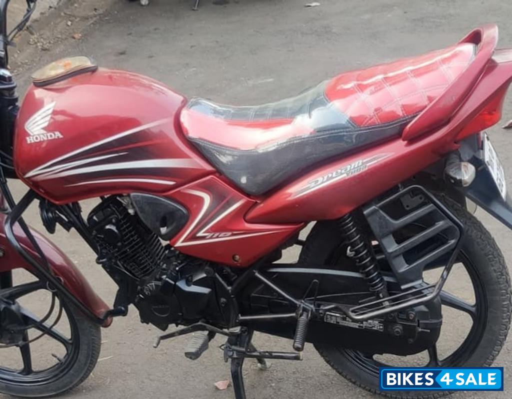 Red Honda Dream Yuga