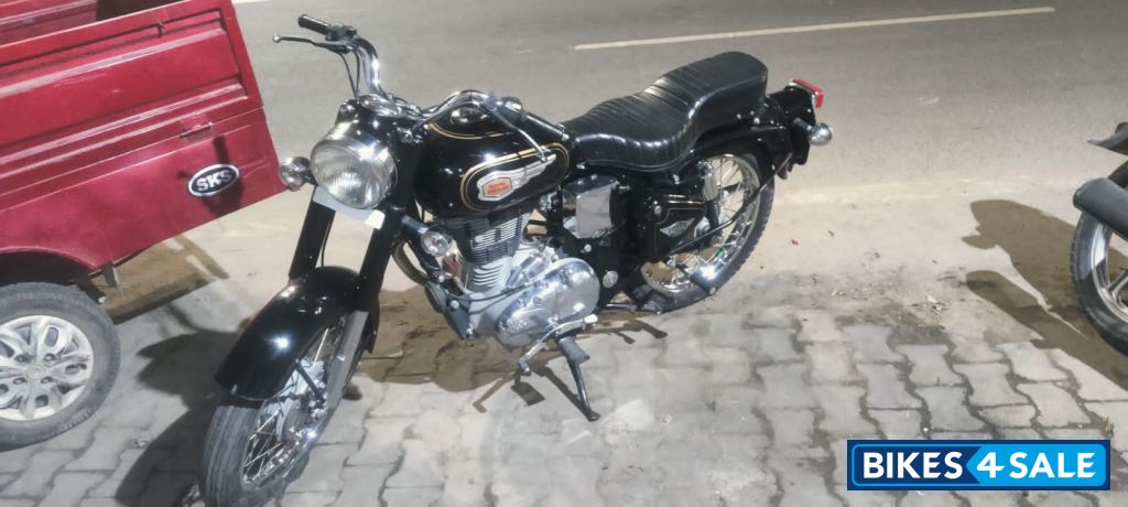 Black Royal Enfield Bullet Standard 350