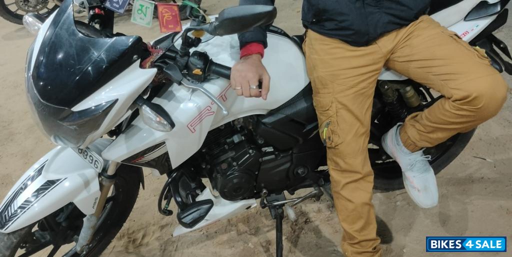 TVS Apache RTR 180 ABS